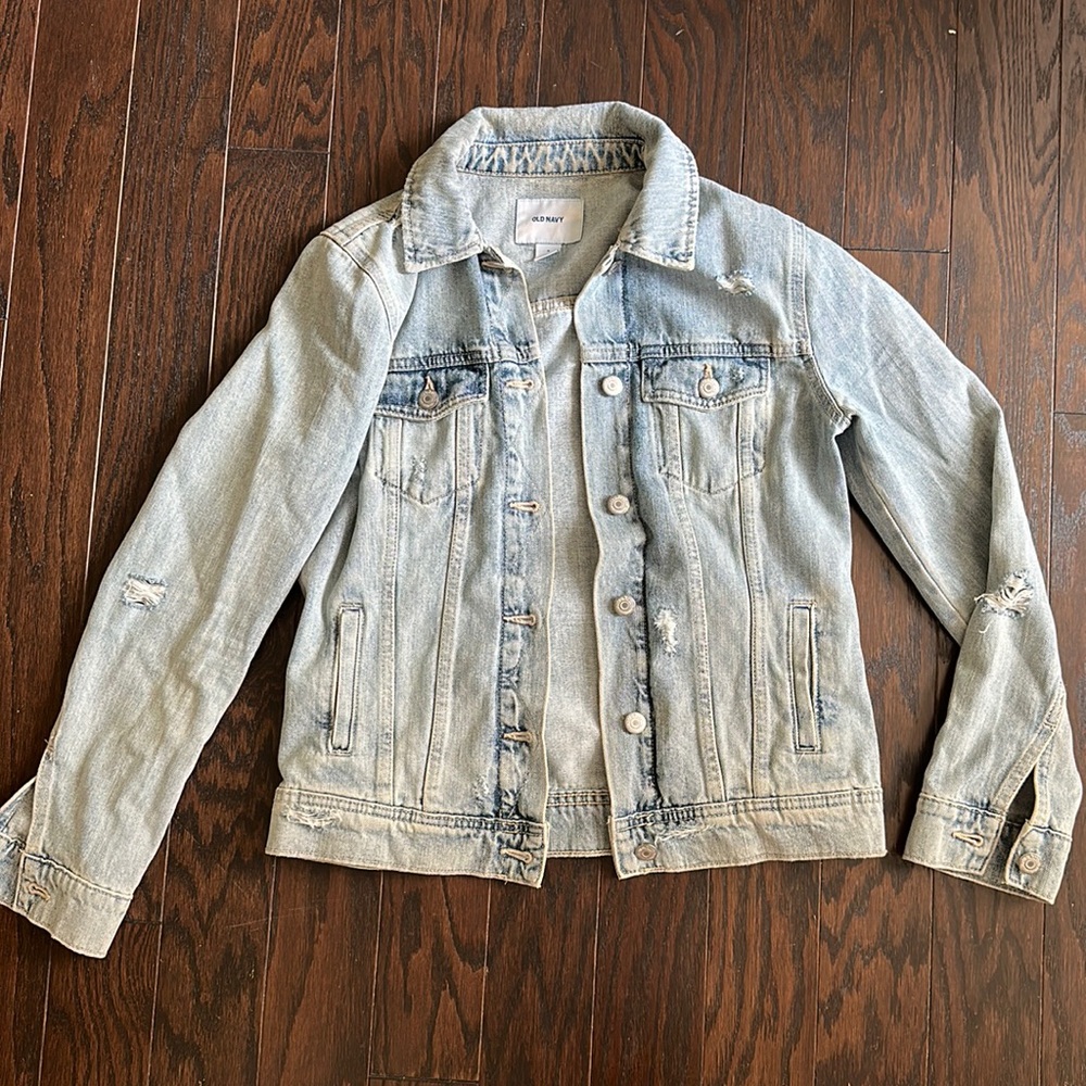 Women’s Old Navy distressed denim jacket Size: small